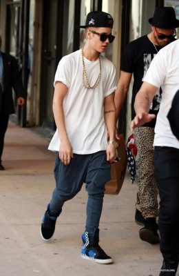 12.10 | Justin Bieber fazendo compras em Miami