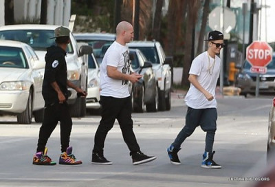 12.10 | Justin Bieber fazendo compras em Miami