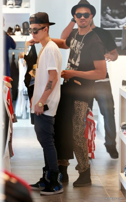 12.10 | Justin Bieber fazendo compras em Miami