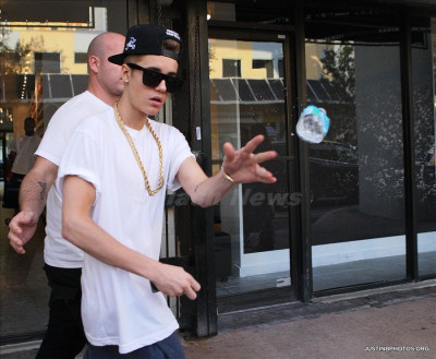 12.10 | Justin Bieber fazendo compras em Miami