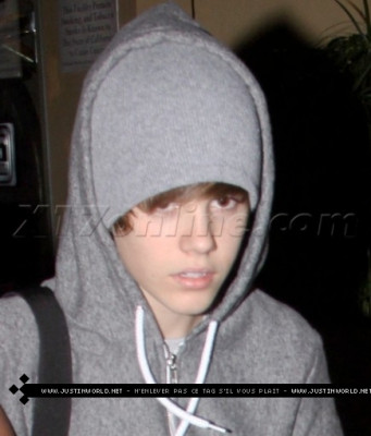 04.03 | Justin Bieber se escondendo dos Paparazzis