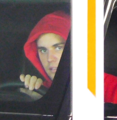 20.01 | Faz recados com seu Range Rover em Beverly Hills
