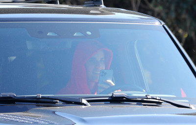 20.01 | Faz recados com seu Range Rover em Beverly Hills