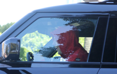 20.01 | Faz recados com seu Range Rover em Beverly Hills