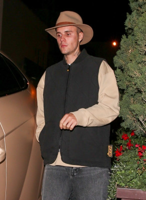 20.01 | Saí para jantar sozinha no Il Pastaio, em Beverly Hills