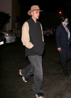 20.01 | Saí para jantar sozinha no Il Pastaio, em Beverly Hills