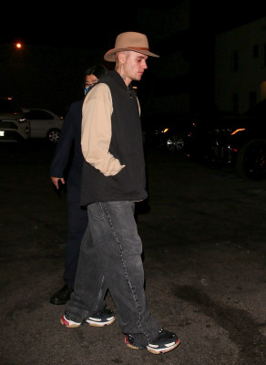 20.01 | Saí para jantar sozinha no Il Pastaio, em Beverly Hills