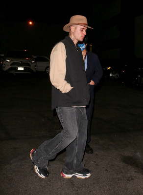 20.01 | Saí para jantar sozinha no Il Pastaio, em Beverly Hills