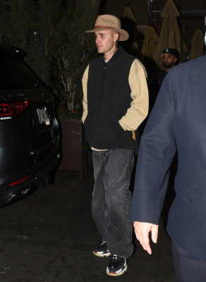 20.01 | Saí para jantar sozinha no Il Pastaio, em Beverly Hills