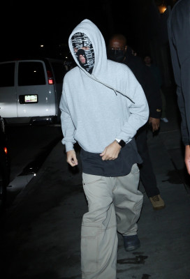26.01 | Sai da missa em Beverly Hills