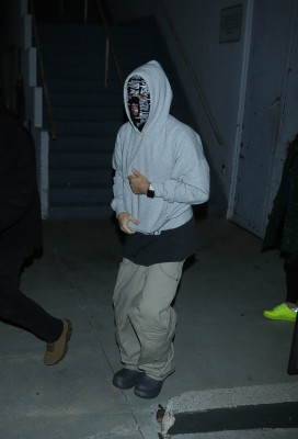 26.01 | Sai da missa em Beverly Hills