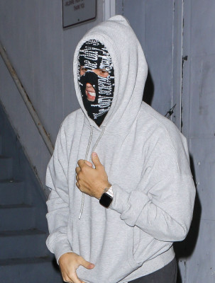 26.01 | Sai da missa em Beverly Hills