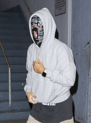 26.01 | Sai da missa em Beverly Hills