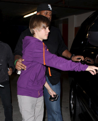 05.04 | Justin Bieber deixando cinema em Los Angeles