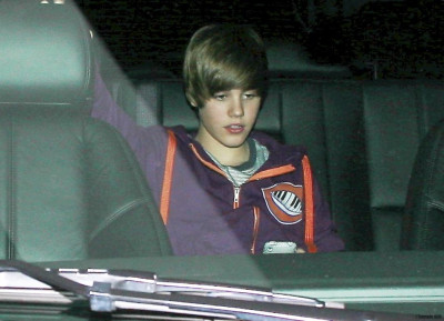 05.04 | Justin Bieber deixando cinema em Los Angeles