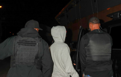 16.02 | Em um encontro noturno em West Hollywood