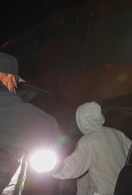 16.02 | Em um encontro noturno em West Hollywood