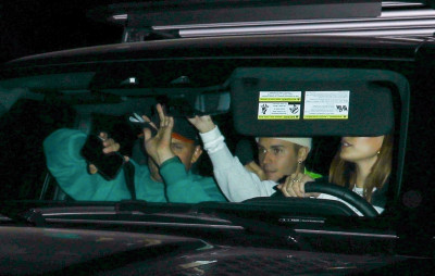17.02 | Saindo após um jantar com amigos no Matsuhisa, em Beverly Hills