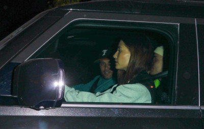 17.02 | Saindo após um jantar com amigos no Matsuhisa, em Beverly Hills