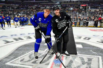 23.02 | Justin Bieber no evento "Patine por uma LA Forte", realizado pela NHL e pelo Los Angeles Kings.