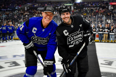 23.02 | Justin Bieber no evento "Patine por uma LA Forte", realizado pela NHL e pelo Los Angeles Kings.