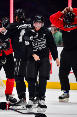 23.02 | Justin Bieber no evento "Patine por uma LA Forte", realizado pela NHL e pelo Los Angeles Kings.
