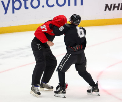 23.02 | Justin Bieber no evento "Patine por uma LA Forte", realizado pela NHL e pelo Los Angeles Kings.