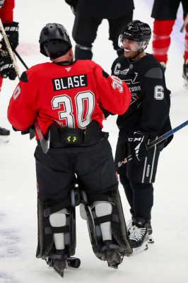 23.02 | Justin Bieber no evento "Patine por uma LA Forte", realizado pela NHL e pelo Los Angeles Kings.