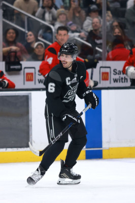 23.02 | Justin Bieber no evento "Patine por uma LA Forte", realizado pela NHL e pelo Los Angeles Kings.