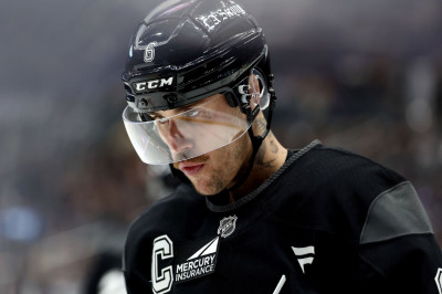 23.02 | Justin Bieber no evento "Patine por uma LA Forte", realizado pela NHL e pelo Los Angeles Kings.