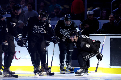 23.02 | Justin Bieber no evento "Patine por uma LA Forte", realizado pela NHL e pelo Los Angeles Kings.