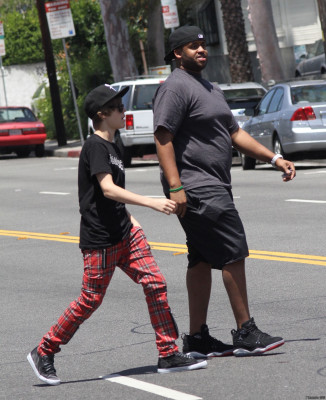 05.05 | Justin Bieber fazendo compras em Los Angeles