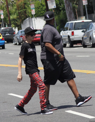 05.05 | Justin Bieber fazendo compras em Los Angeles