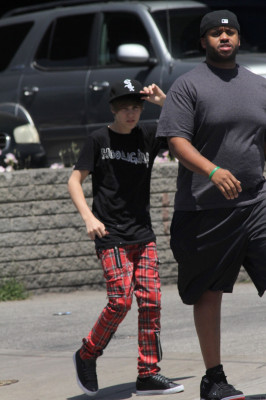 05.05 | Justin Bieber fazendo compras em Los Angeles