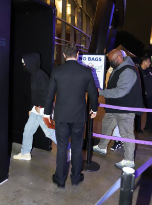 03.03 | Chegando ao jogo entre Lakers e Clippers, em Los Angeles