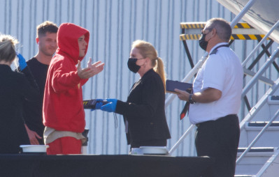 13.03 | Embarca em um jato particular em Los Angeles