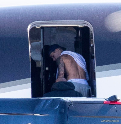 16.03 | Embarca em um jato particular em Los Angeles