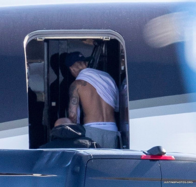 16.03 | Embarca em um jato particular em Los Angeles
