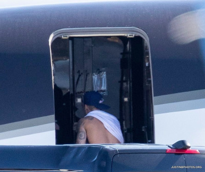 16.03 | Embarca em um jato particular em Los Angeles
