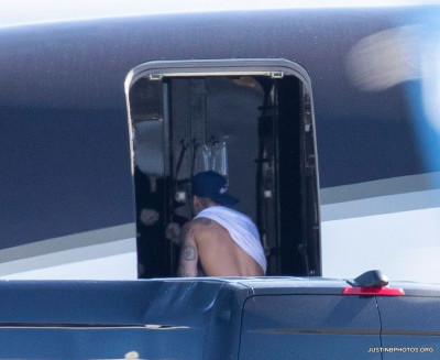 16.03 | Embarca em um jato particular em Los Angeles