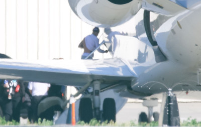 16.03 | Embarca em um jato particular em Los Angeles