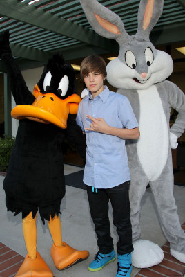 05.08 | Justin Bieber no Six Flags Magic Mountain