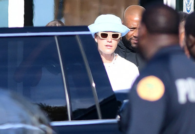 13.04 | Chega ao aeroporto de Miami