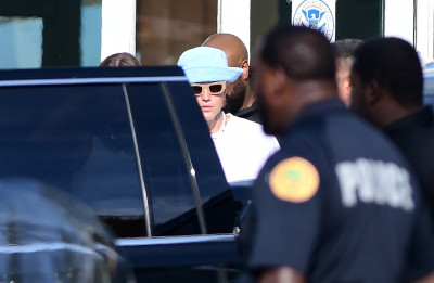 13.04 | Chega ao aeroporto de Miami