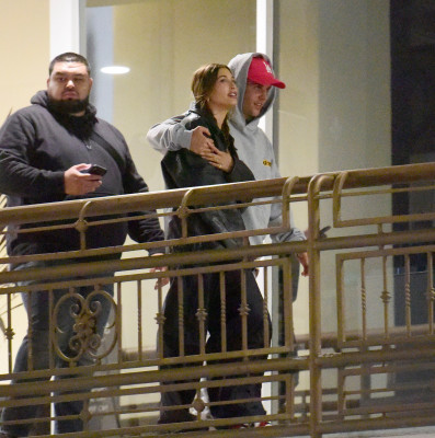 26.04 | Em um jantar romântico no Sushi Park, em Los Angeles