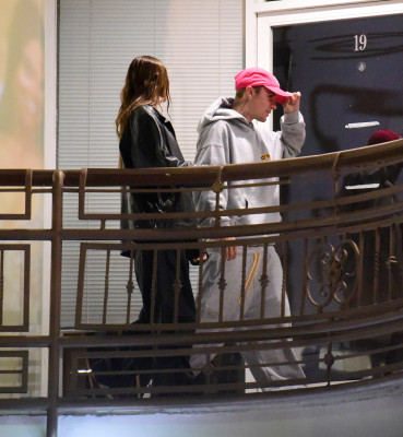 26.04 | Em um jantar romântico no Sushi Park, em Los Angeles