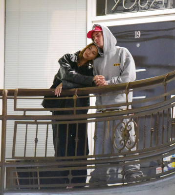 26.04 | Em um jantar romântico no Sushi Park, em Los Angeles