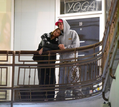 26.04 | Em um jantar romântico no Sushi Park, em Los Angeles