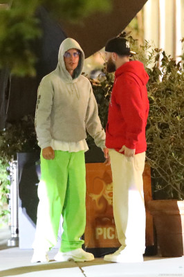05.05 | Em frente a um restaurante italiano em Los Angeles