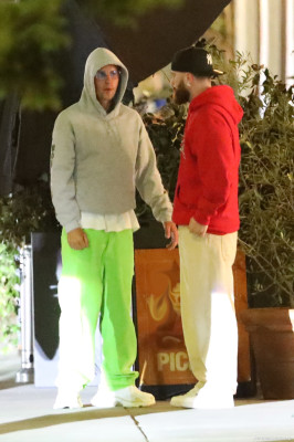 05.05 | Em frente a um restaurante italiano em Los Angeles